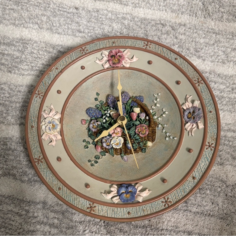 3for $15😍 Vintage Wall Clock Basket Pansies